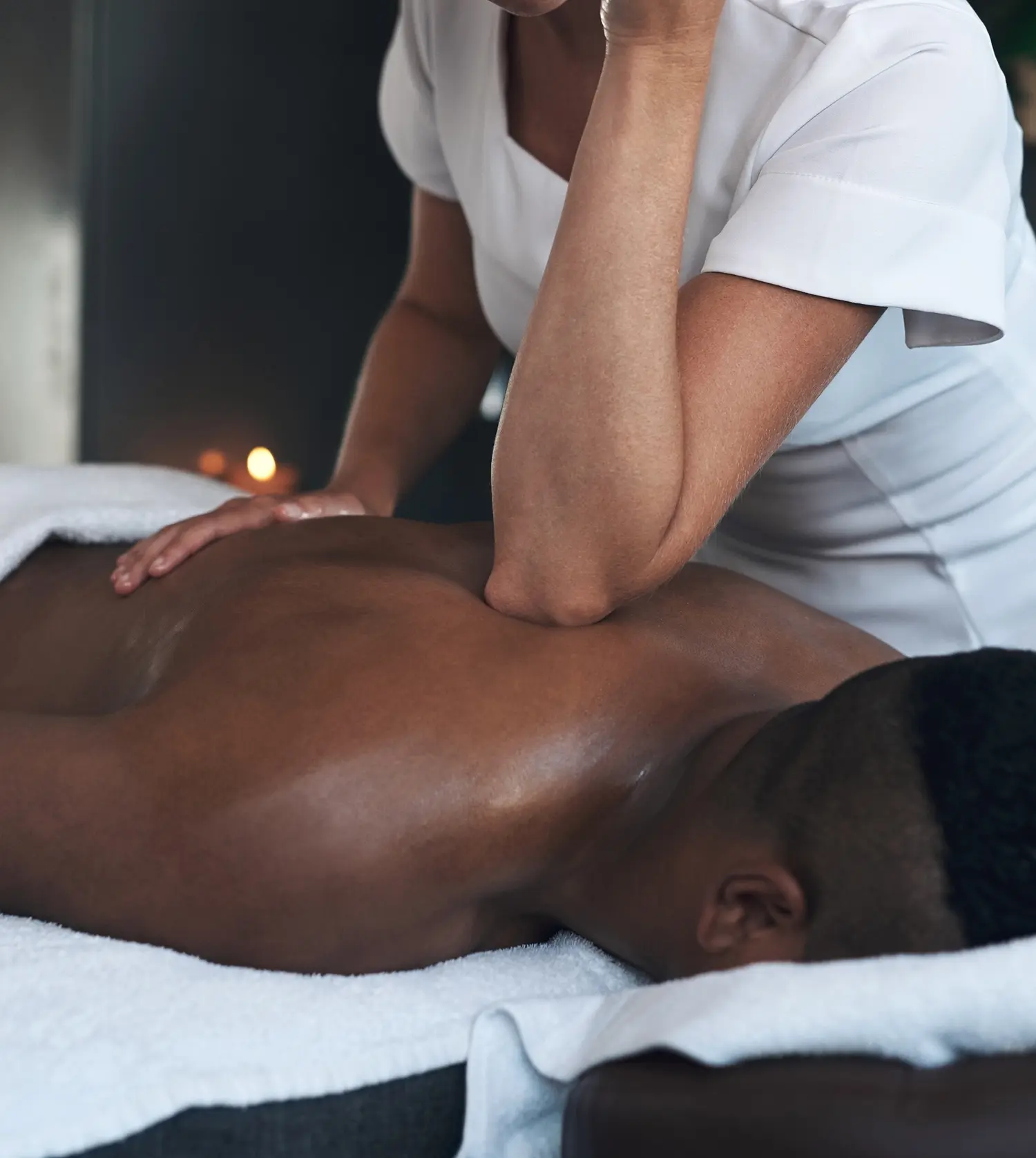 African man enjoying a deep tissue back massage during his Vigour Back Massage experience at Pause Spa
